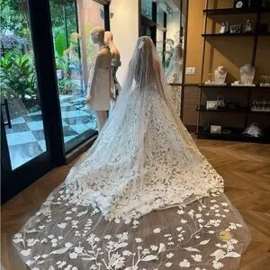 OSCAR DE LA RENTA VEIL